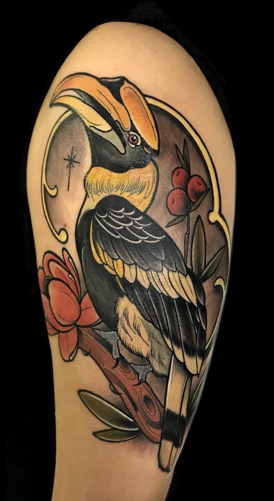 Tatuaje realizado por el artista tatuador Andrés Sepúlveda para Kaifa´s Tattoo Studio Madrid (Moncloa Chamberí), con materiales veganos y cruelty free. Diseño lleno de color, estilo Neotradi tropical