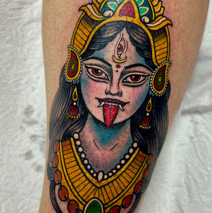 Tatuaje realizado por el artista tatuador Andrés Sepúlveda para Kaifa´s Tattoo Studio Madrid (Moncloa Chamberí), con materiales veganos y cruelty free. Diseño lleno de color, estilo Neotradi diosa hindu