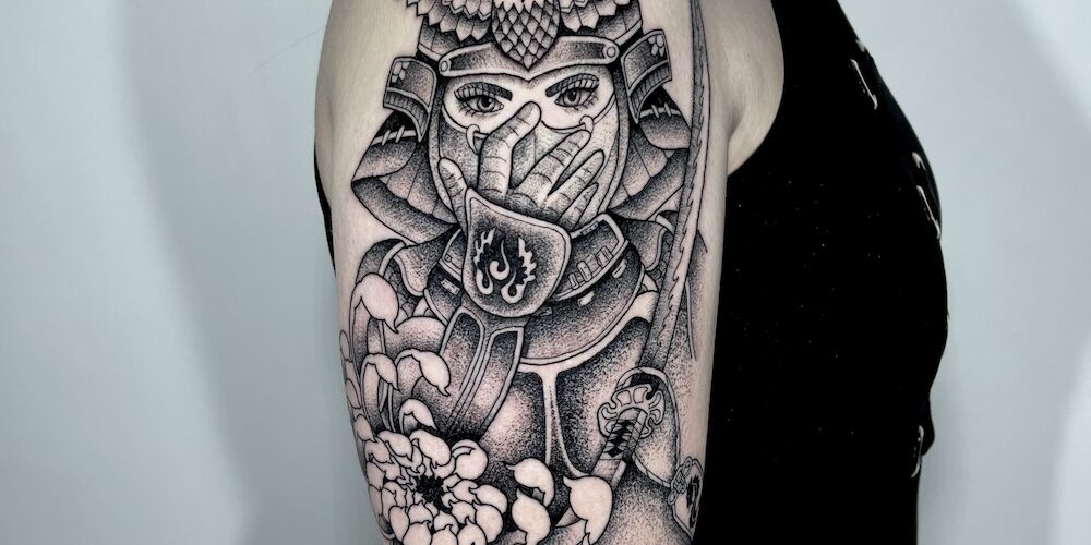 Foto de un tatuaje realizado por Carlos Cuervo, tatuador de kaifa´s Tattoo Studio Madrid (Moncloa Chamberí) on materiales veganos y cruelty free, estilo blackwork,