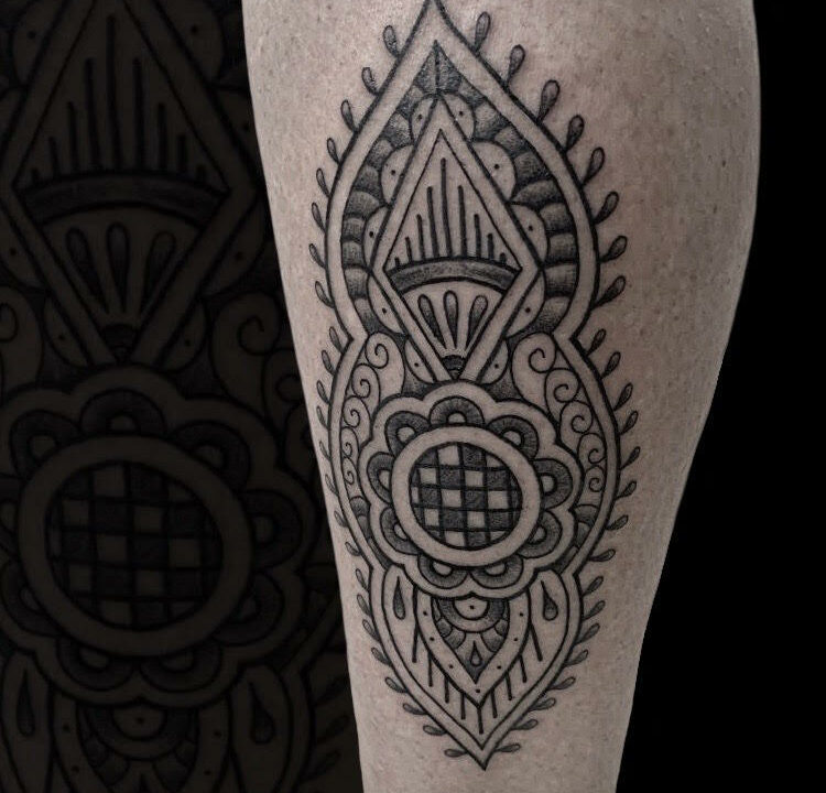 Foto del tatuaje hecho por el artista tatuador Totemikoh en Kaifa´s Tattoo Studio Madrid (Moncloa Chamberí) , estilo mandala con materiales veganos y cruelty free