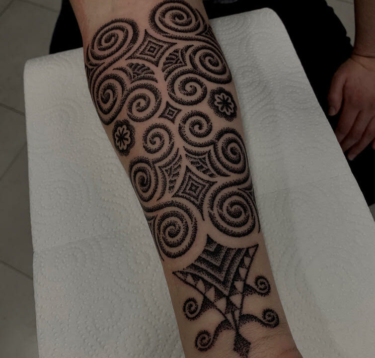 Foto del tatuaje hecho por el artista tatuador Totemikoh en Kaifa´s Tattoo Studio Madrid (Moncloa Chamberí) , estilo maori con materiales veganos y cruelty free