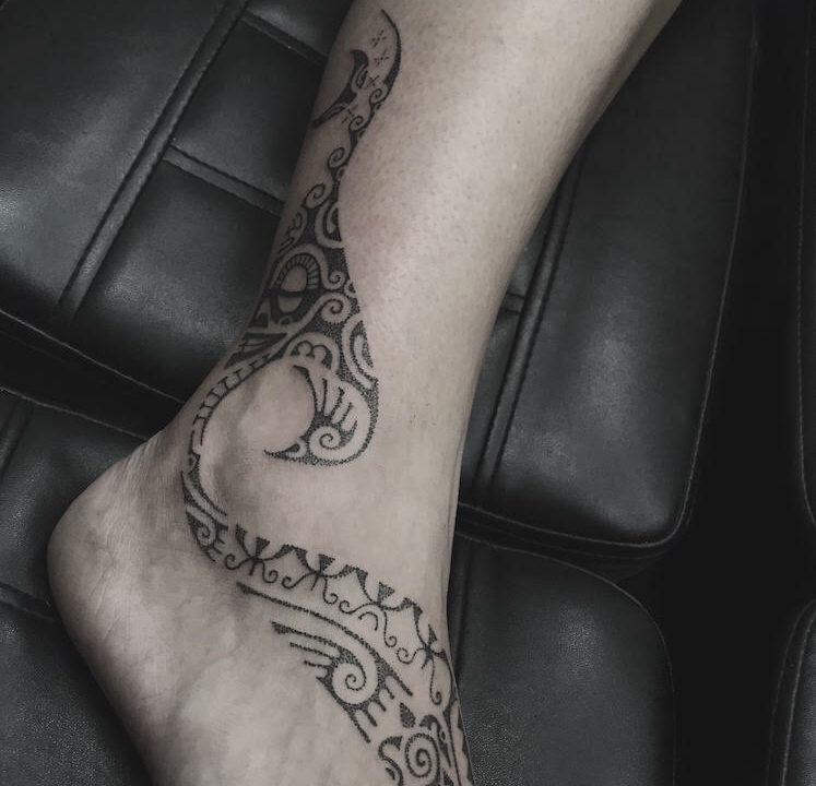 Foto del tatuaje hecho por el artista tatuador Totemikoh en Kaifa´s Tattoo Studio Madrid (Moncloa Chamberí) , estilo maori con materiales veganos y cruelty free
