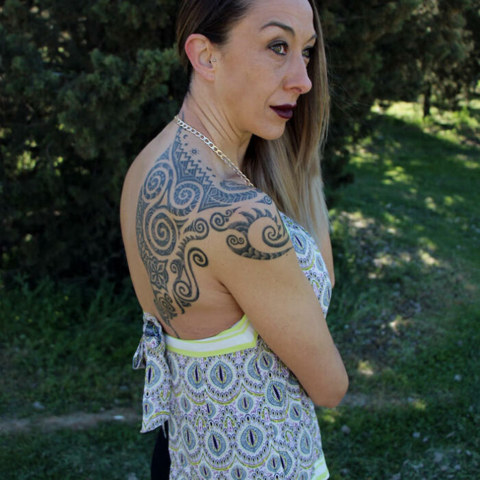 Foto del tatuaje hecho por el artista tatuador Totemikoh en Kaifa´s Tattoo Studio Madrid (Moncloa Chamberí) , estilo polinesio, en brazo de mujer