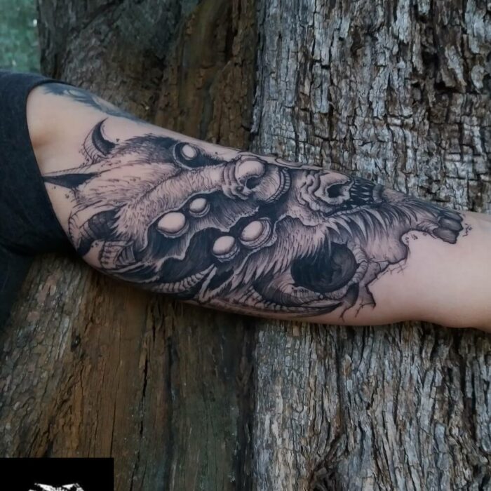 Foto del tatuaje del artista Raúl Rodríguez para Kaifa´s Tattoo Studio en Madrid, realizado con materiales veganos y cruelty free, estilo Sketch, tattoo en brazo