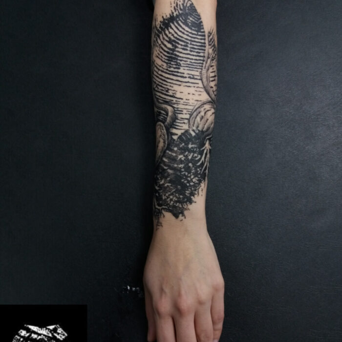 Foto del tatuaje del artista Raúl Rodríguez para Kaifa´s Tattoo Studio en Madrid, realizado con materiales veganos y cruelty free, estilo Sketch, tattoo en brazo