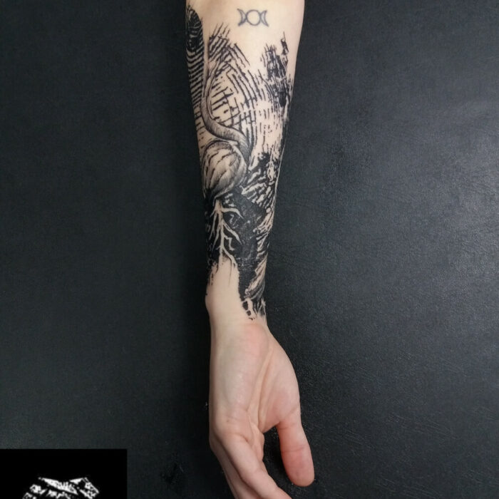 Foto del tatuaje del artista Raúl Rodríguez para Kaifa´s Tattoo Studio en Madrid, realizado con materiales veganos y cruelty free, estilo Sketch, tattoo en brazo