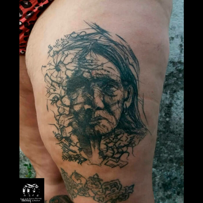 Foto del tatuaje del artista Raúl Rodríguez para Kaifa´s Tattoo Studio en Madrid, realizado con materiales veganos y cruelty free, estilo Sketch