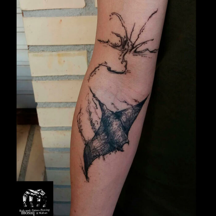 Foto del tatuaje del artista Raúl Rodríguez para Kaifa´s Tattoo Studio en Madrid, realizado con materiales veganos y cruelty free, estilo Sketch