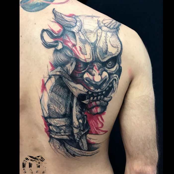 Foto del tatuaje del artista Raúl Rodríguez para Kaifa´s Tattoo Studio en Madrid, realizado con materiales veganos y cruelty free, estilo Sketch, tattoo en espalda