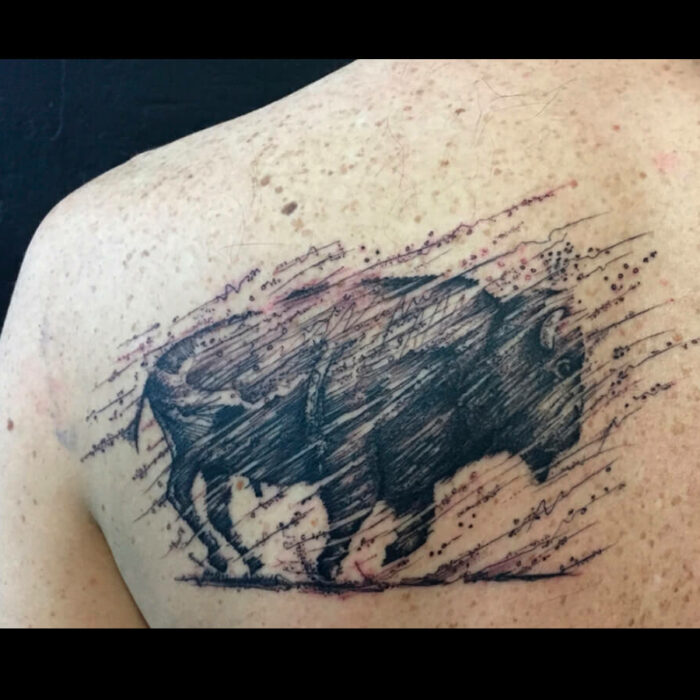 Foto del tatuaje del artista Raúl Rodríguez para Kaifa´s Tattoo Studio en Madrid, realizado con materiales veganos y cruelty free, estilo Sketch