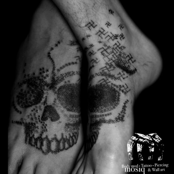 Foto del tatuaje del artista Raúl Rodríguez para Kaifa´s Tattoo Studio en Madrid, realizado con materiales veganos y cruelty free, estilo Sketch, diseño calavera