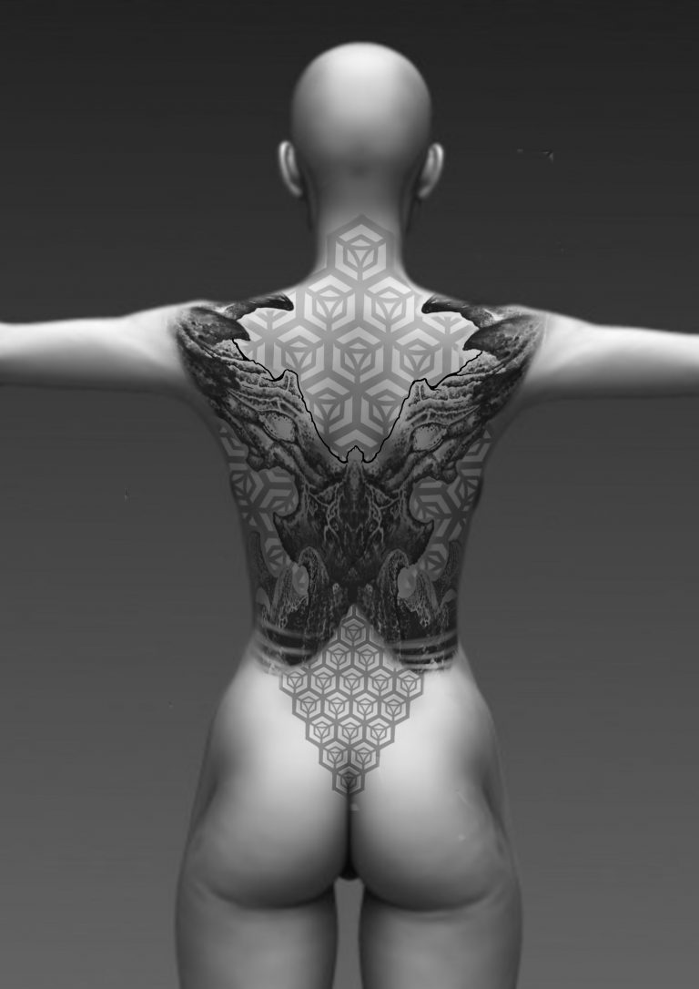 Foto en blanco y negro de un tatuaje estilo BIORGANICO realizado en Kaifa´s Tattoo Studio Madrid (Moncloa Chamberí)
