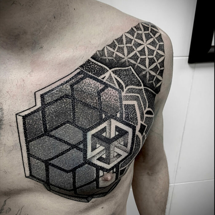 Foto de un tatuaje realizado por el tatuador Gennaro sacco en kaifa´s tattoo Studio Madrid, con estilo dotwork, con materiales cruelty free, en el pecho de un hombre