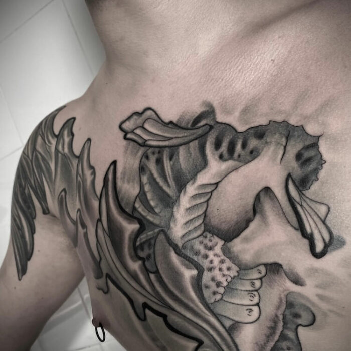 Foto de un tatuaje realizado por el tatuador Gennaro sacco en kaifa´s tattoo Studio Madrid, con estilo dotwork, con materiales cruelty free, tatto en el pecho de un hombre