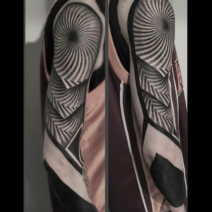 Foto de un tatuaje realizado por el tatuador Gennaro sacco en kaifa´s tattoo Studio Madrid, con estilo geometric, con materiales cruelty free